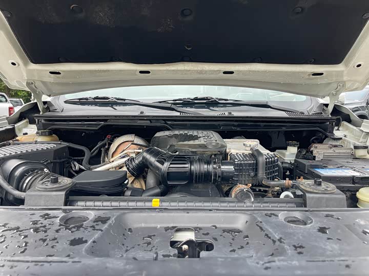 Maxus T70 2021 2021款 2.0T柴油手动四驱豪华版标箱高底盘