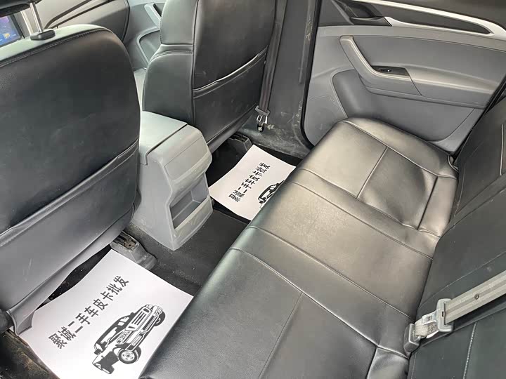 Maxus T70 2021 2021款 2.0T柴油手动四驱豪华版标箱高底盘