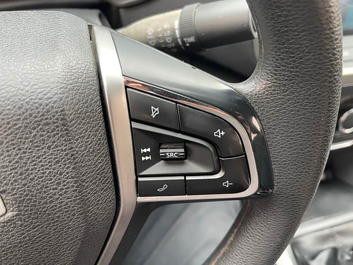 Maxus T70 2021 2021款 2.0T柴油手动四驱豪华版标箱高底盘