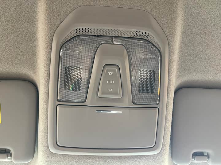 Maxus T70 2021 2021款 2.0T柴油手动四驱豪华版标箱高底盘