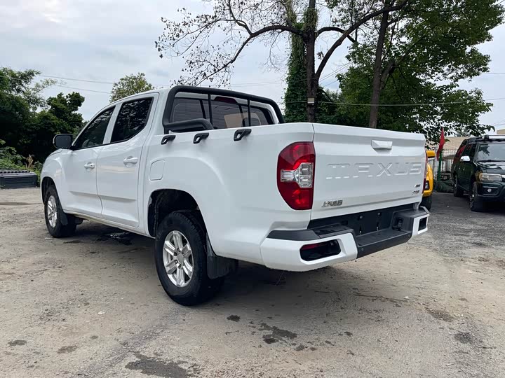 Maxus T70 2021 2021款 2.0T柴油手动四驱豪华版标箱高底盘