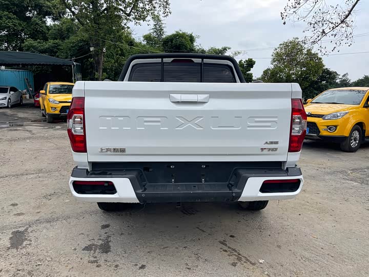 Maxus T70 2021 2021款 2.0T柴油手动四驱豪华版标箱高底盘