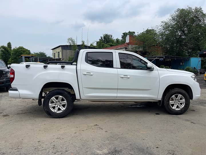 Maxus T70 2021 2021款 2.0T柴油手动四驱豪华版标箱高底盘