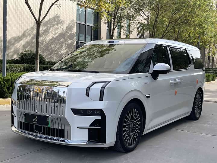 Zeekr 009 2024 2024款 六座行政版四驱 108kWh