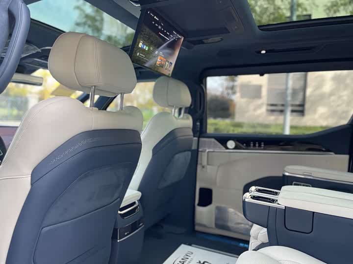 Zeekr 009 2024 2024款 六座行政版四驱 108kWh