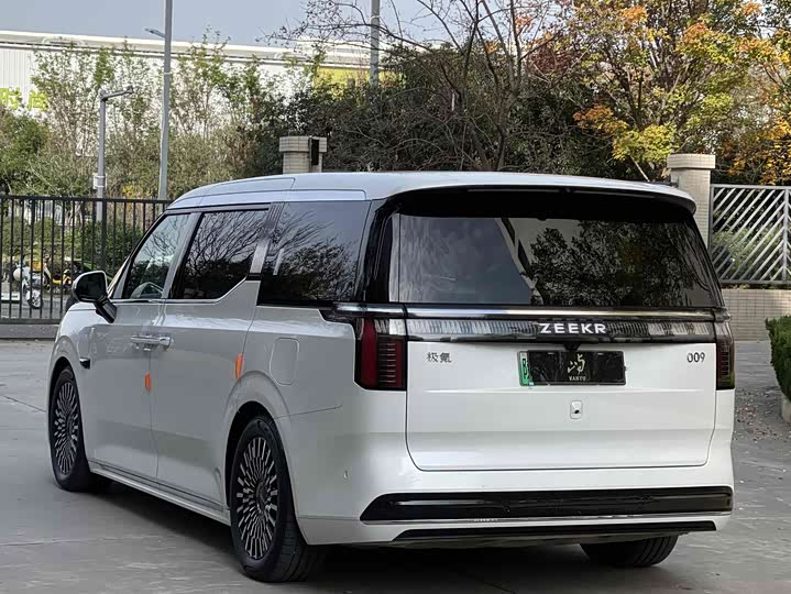 Zeekr 009 2024 2024款 六座行政版四驱 108kWh