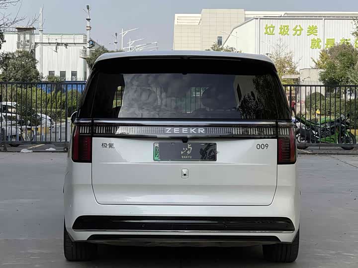 Zeekr 009 2024 2024款 六座行政版四驱 108kWh