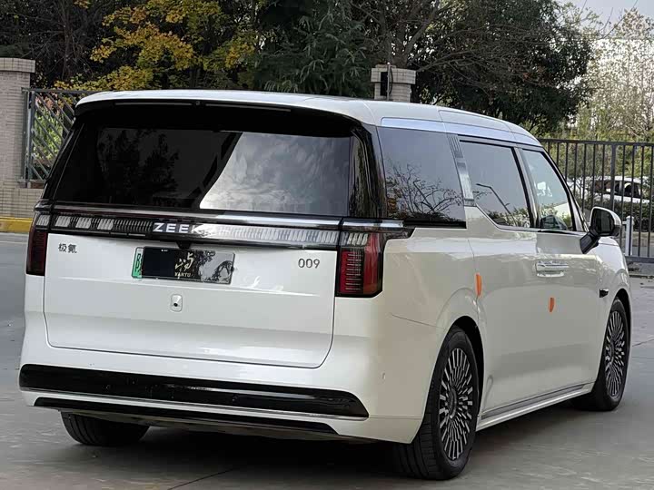 Zeekr 009 2024 2024款 六座行政版四驱 108kWh