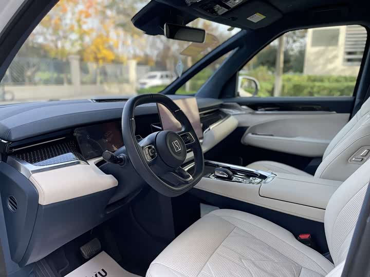 Zeekr 009 2024 2024款 六座行政版四驱 108kWh