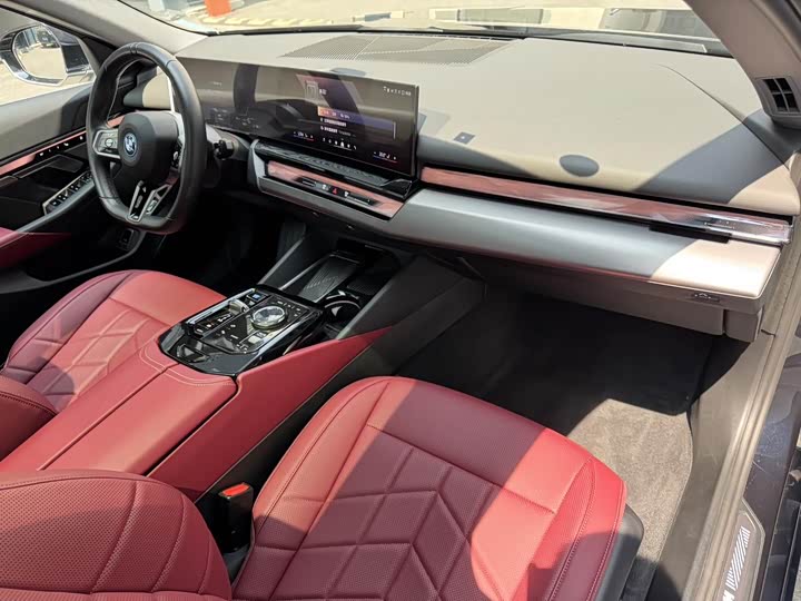 BMW i5 2024 2024款 eDrive 35L M运动套装