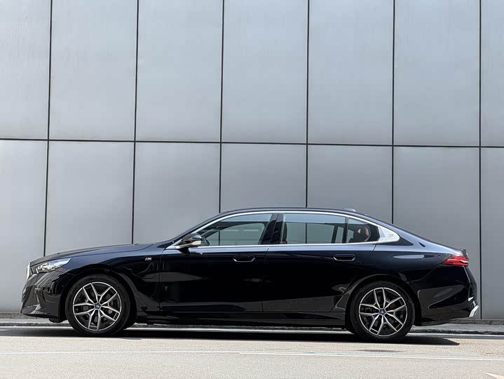 BMW i5 2024 2024款 eDrive 35L M运动套装