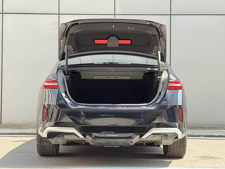 BMW i5 2024 2024款 eDrive 35L M运动套装