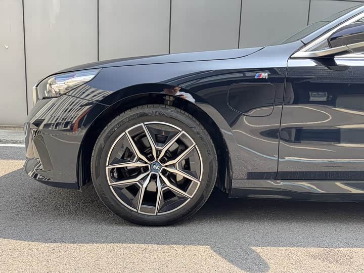 BMW i5 2024 2024款 eDrive 35L M运动套装