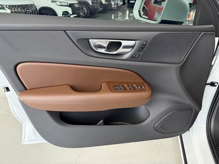 Volvo S60 2025 2025款 B4 智远豪华版