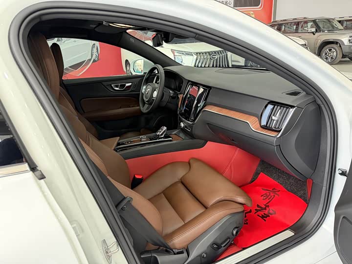 Volvo S60 2025 2025款 B4 智远豪华版