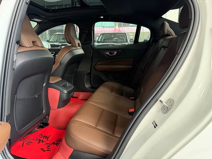 Volvo S60 2025 2025款 B4 智远豪华版