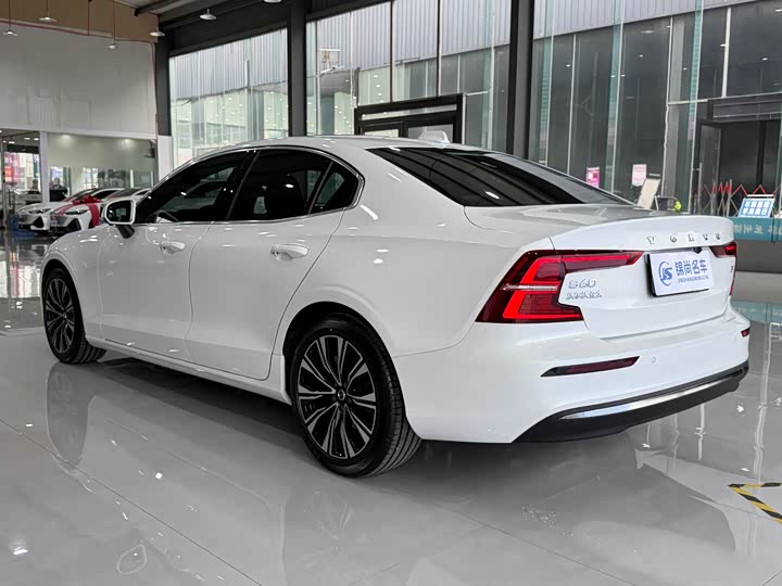 Volvo S60 2025 2025款 B4 智远豪华版
