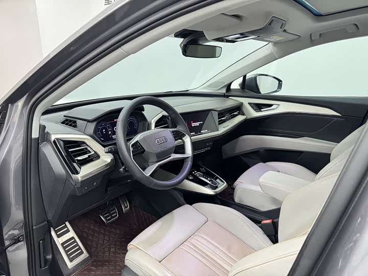 Audi Q5 e-tron 2022 2022款 40 e-tron 星耀型 机甲套装