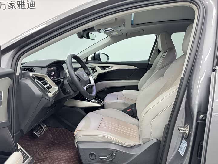 Audi Q5 e-tron 2022 2022款 40 e-tron 星耀型 机甲套装