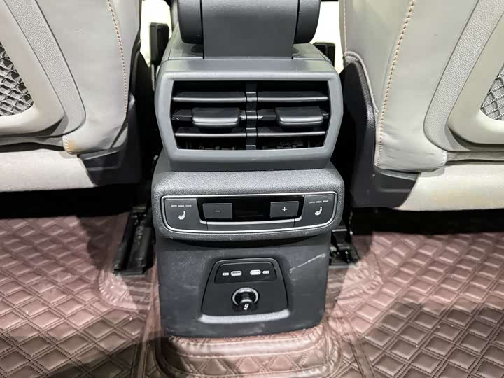 Audi Q5 e-tron 2022 2022款 40 e-tron 星耀型 机甲套装