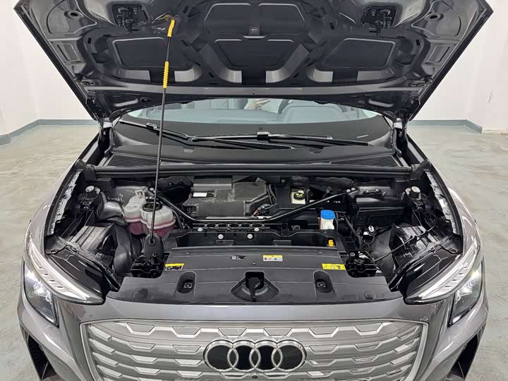 Audi Q5 e-tron 2022 2022款 40 e-tron 星耀型 机甲套装