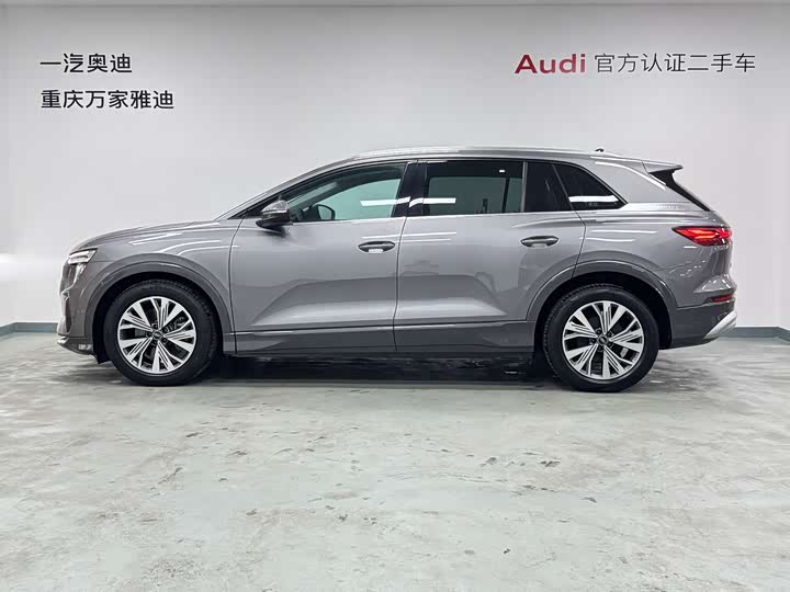 Audi Q5 e-tron 2022 2022款 40 e-tron 星耀型 机甲套装