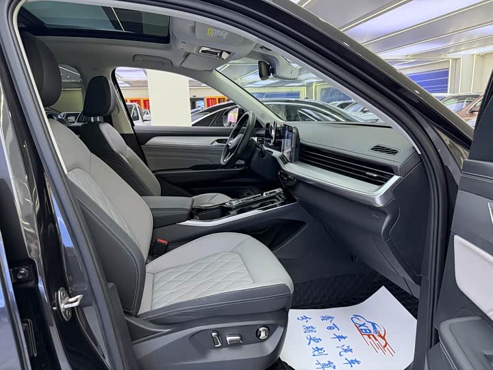 Volkswagen Tavendor 2023 2023款 380TSI 四驱R-Line巡游版