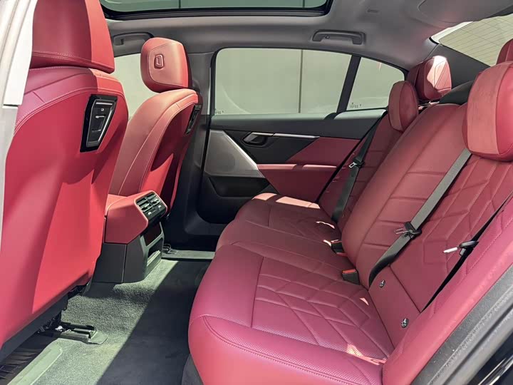 BMW i5 2024 2024款 eDrive 35L M运动套装