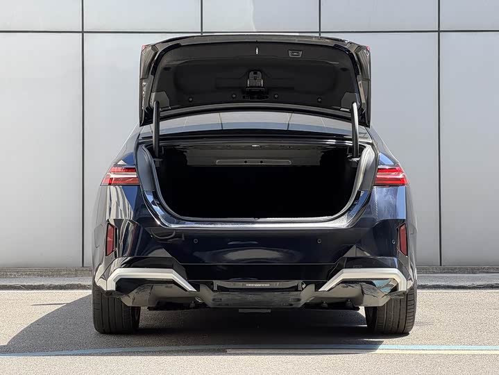 BMW i5 2024 2024款 eDrive 35L M运动套装