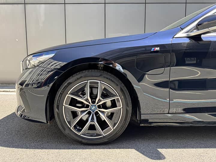 BMW i5 2024 2024款 eDrive 35L M运动套装