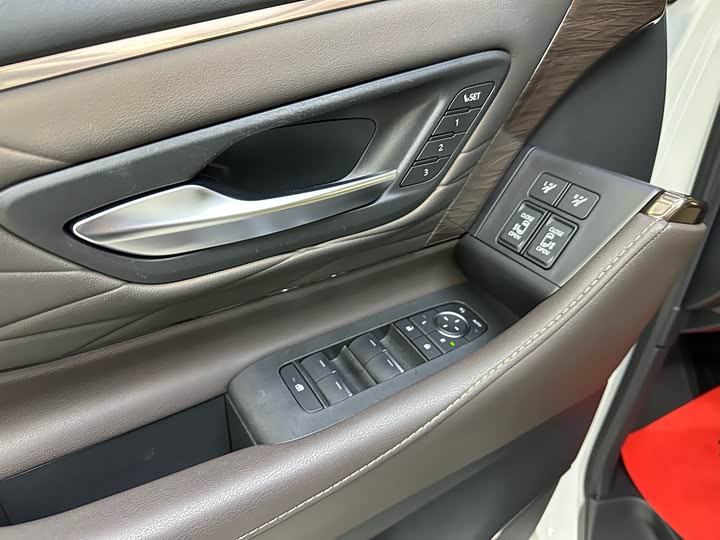 Toyota Vellfire 2024 2024款 皇冠 双擎 2.5L 至尊行政版