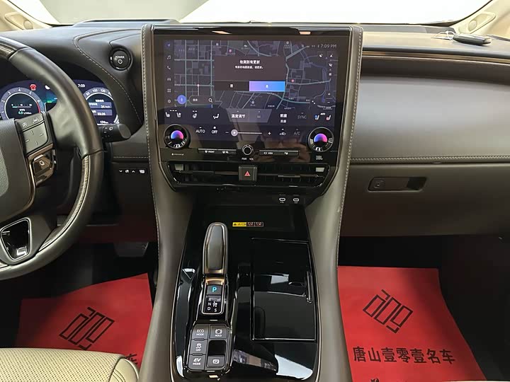 Toyota Vellfire 2024 2024款 皇冠 双擎 2.5L 至尊行政版