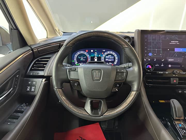 Toyota Vellfire 2024 2024款 皇冠 双擎 2.5L 至尊行政版