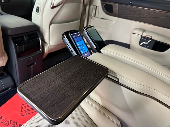 Toyota Vellfire 2024 2024款 皇冠 双擎 2.5L 至尊行政版