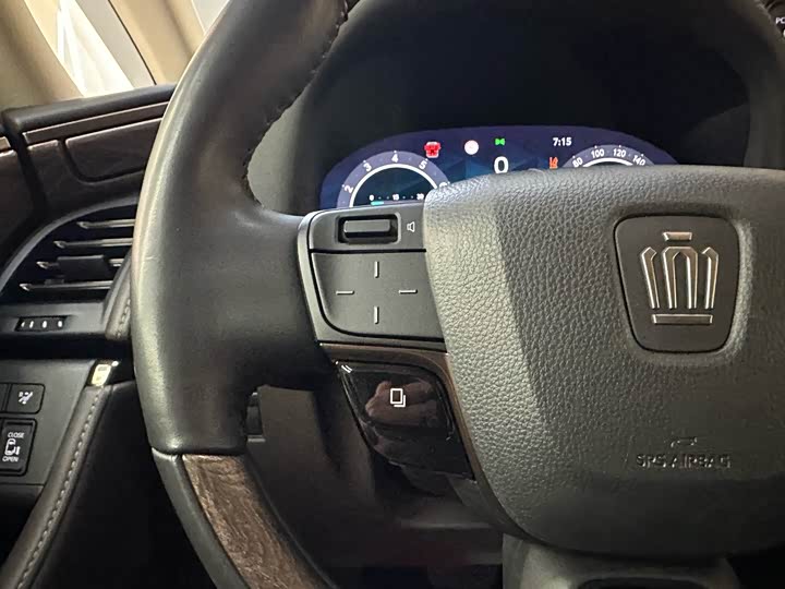 Toyota Vellfire 2024 2024款 皇冠 双擎 2.5L 至尊行政版