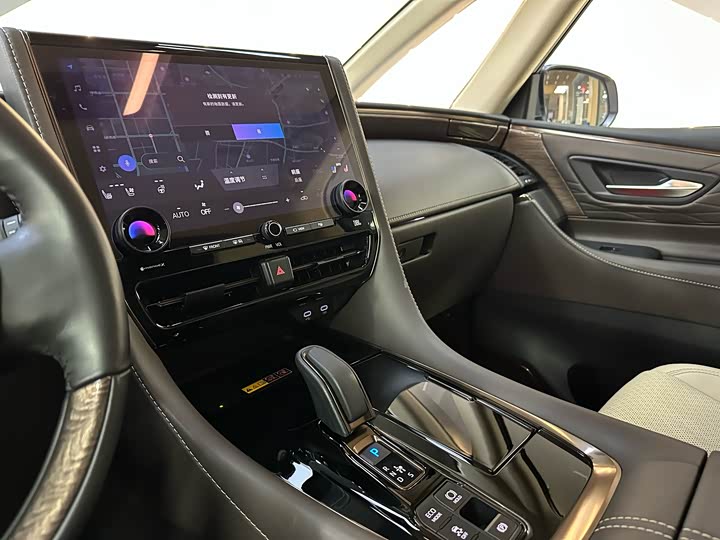 Toyota Vellfire 2024 2024款 皇冠 双擎 2.5L 至尊行政版