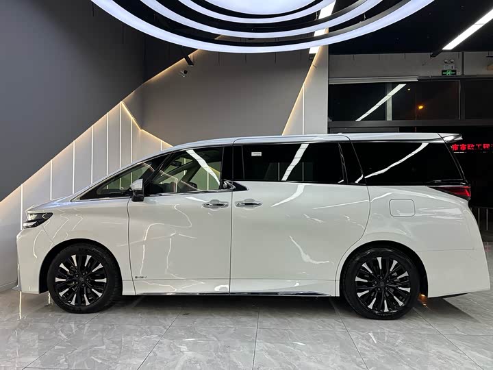 Toyota Vellfire 2024 2024款 皇冠 双擎 2.5L 至尊行政版