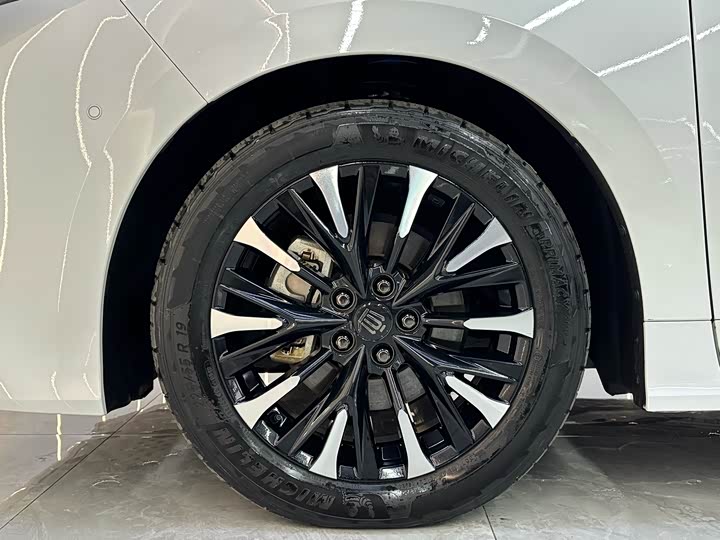 Toyota Vellfire 2024 2024款 皇冠 双擎 2.5L 至尊行政版