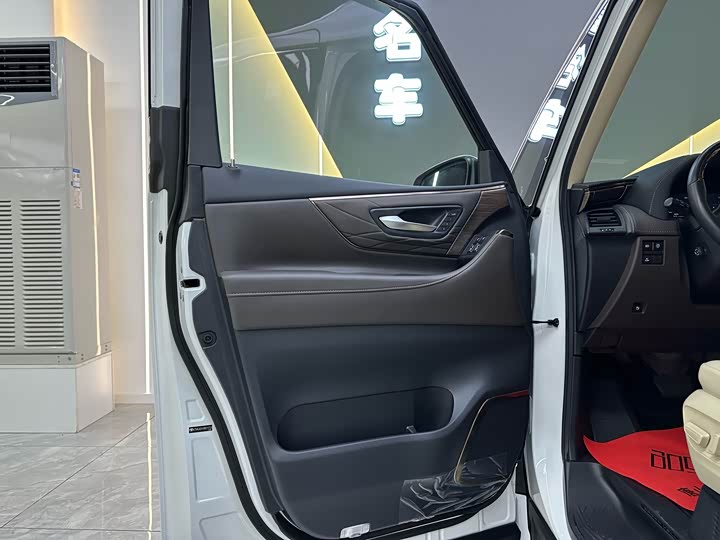 Toyota Vellfire 2024 2024款 皇冠 双擎 2.5L 至尊行政版