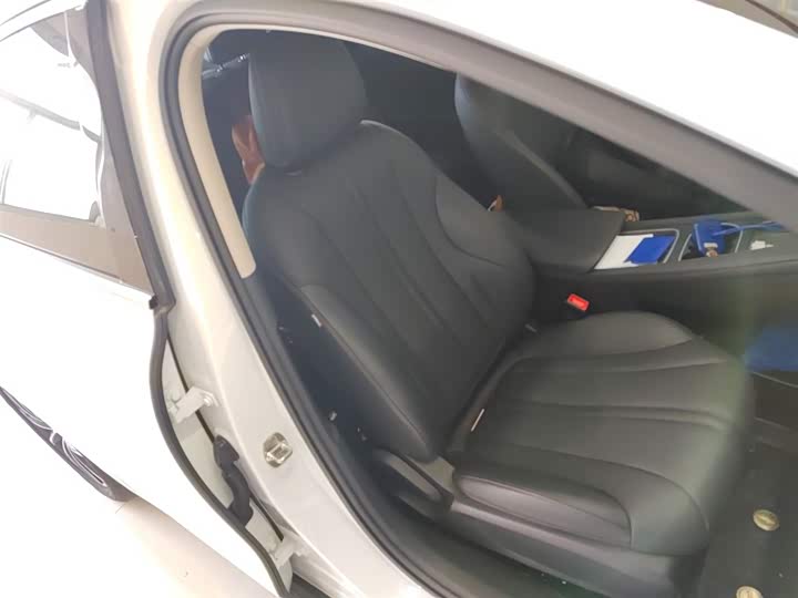 Roewe D7 2025 2025款 DMH 125km 世界冠军版