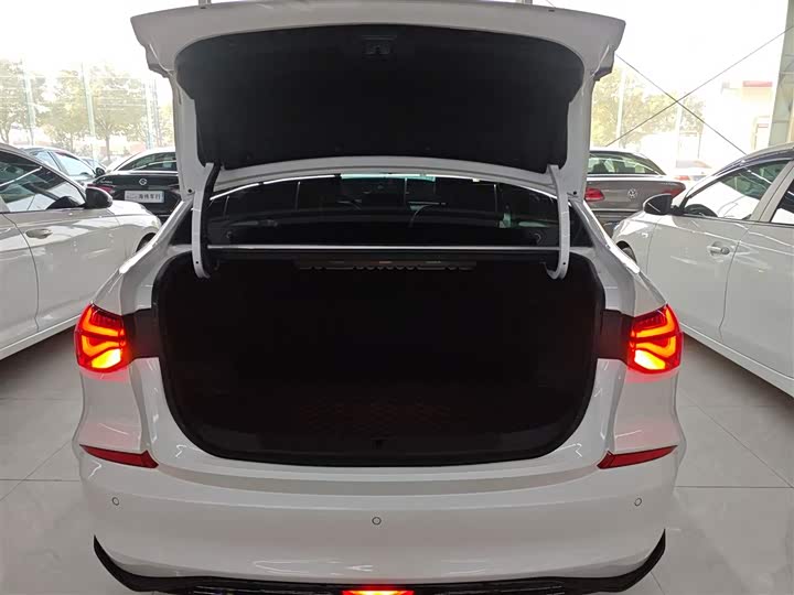 Chevrolet Monza 2024 2024款 1.5L 双离合悦享版