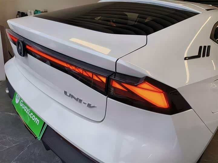 Changan UNI-V Hybrid 2023 2023款 智电iDD 1.5T 113km智趣型