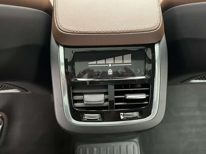 Volvo XC90 Hybrid 2024 2024款 T8 智尊豪华版 7座