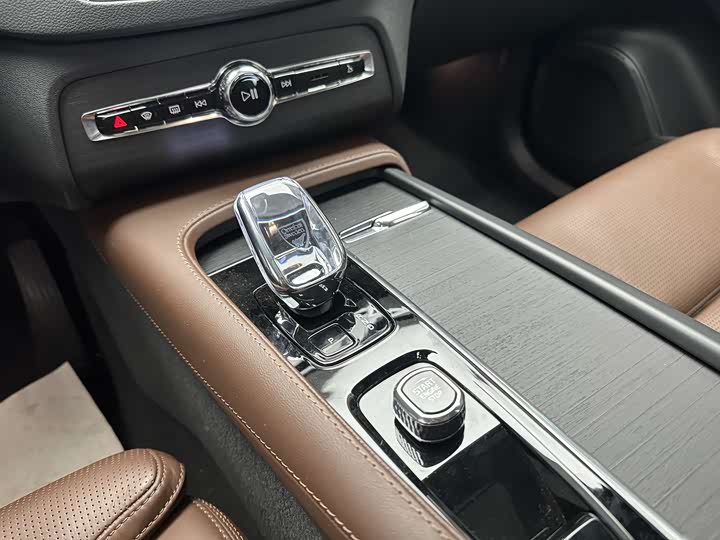 Volvo XC90 Hybrid 2024 2024款 T8 智尊豪华版 7座