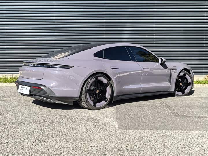 2025 Porsche Taycan