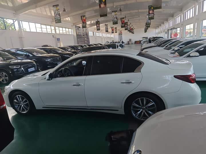 Infiniti Q50L 2021 2021款 2.0T 舒适版