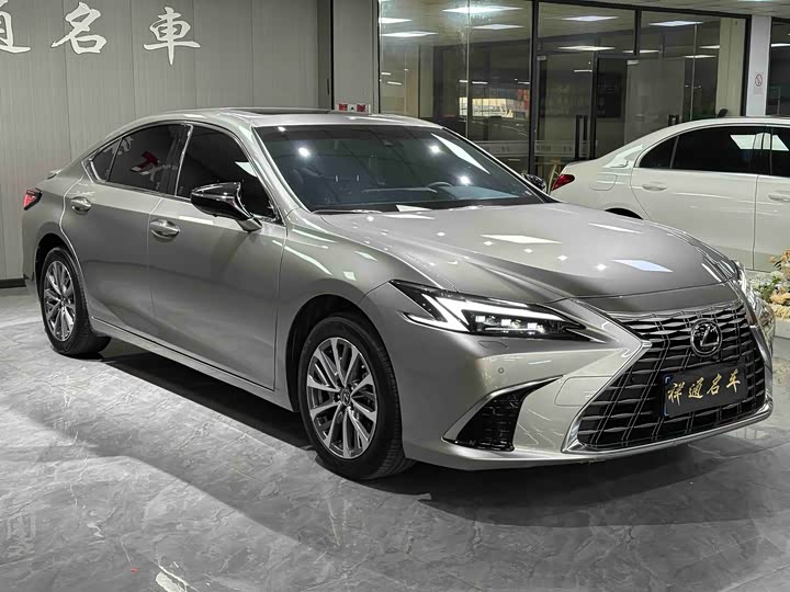 Lexus ES 2025 2025款 300h 臻享版