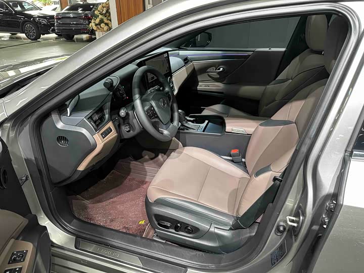 Lexus ES 2025 2025款 300h 臻享版