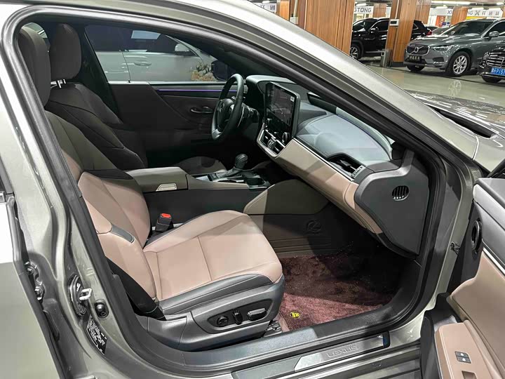 Lexus ES 2025 2025款 300h 臻享版
