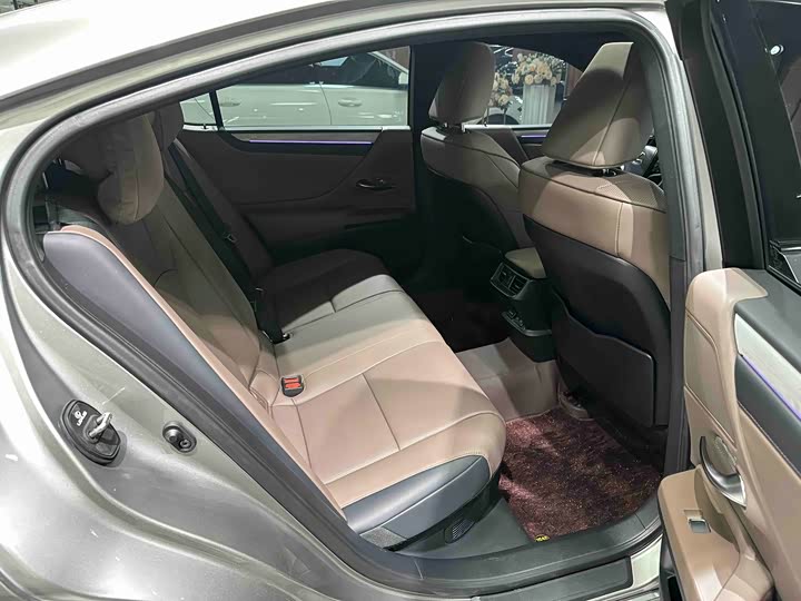 Lexus ES 2025 2025款 300h 臻享版